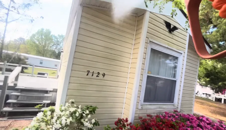 Exterior mobile home pressure washing removing dirt mold and mildew in Bradenton FL
