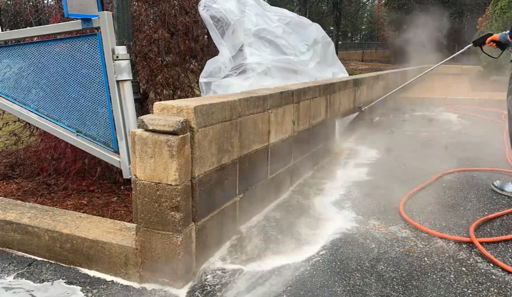Parking lot and garage pressure washing in Bradenton, FL