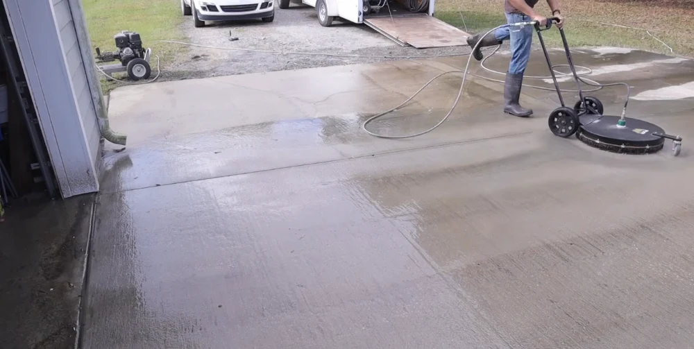 Parking lot pressure washing service for Bradenton, FL businesses