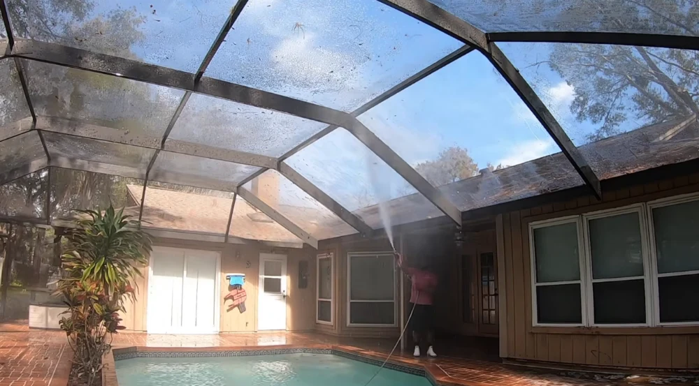 Screen enclosure cleaning service in Bradenton, FL