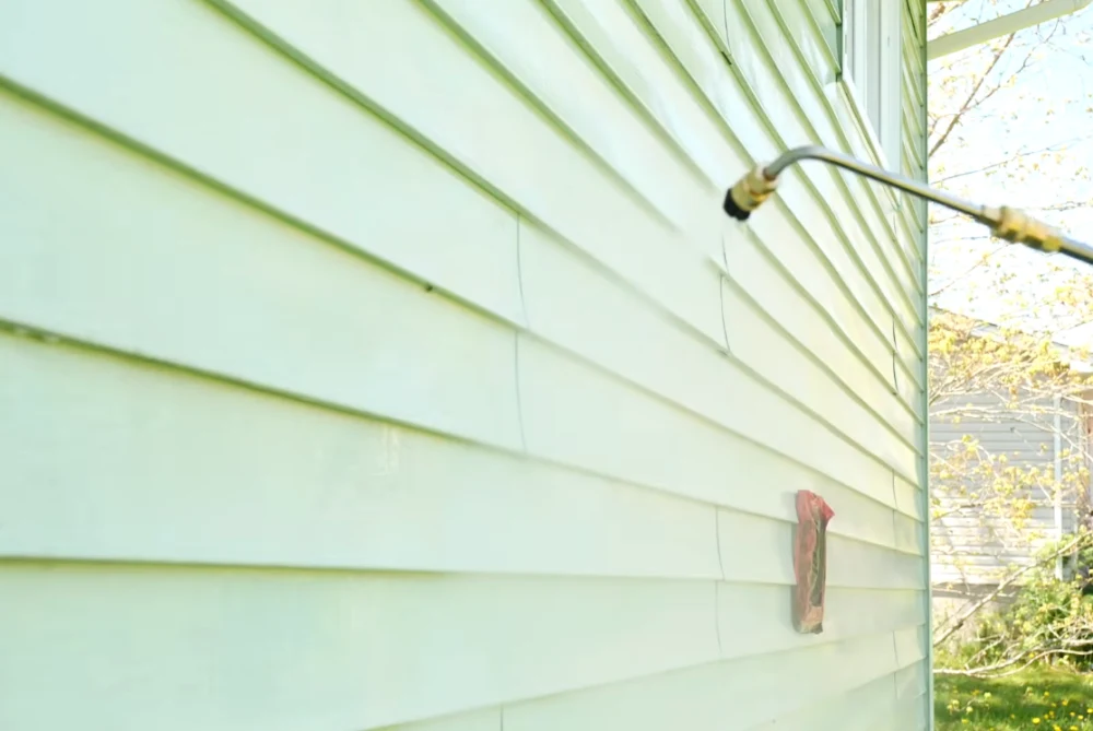 Vinyl siding cleaning process explained for Bradenton, FL homes