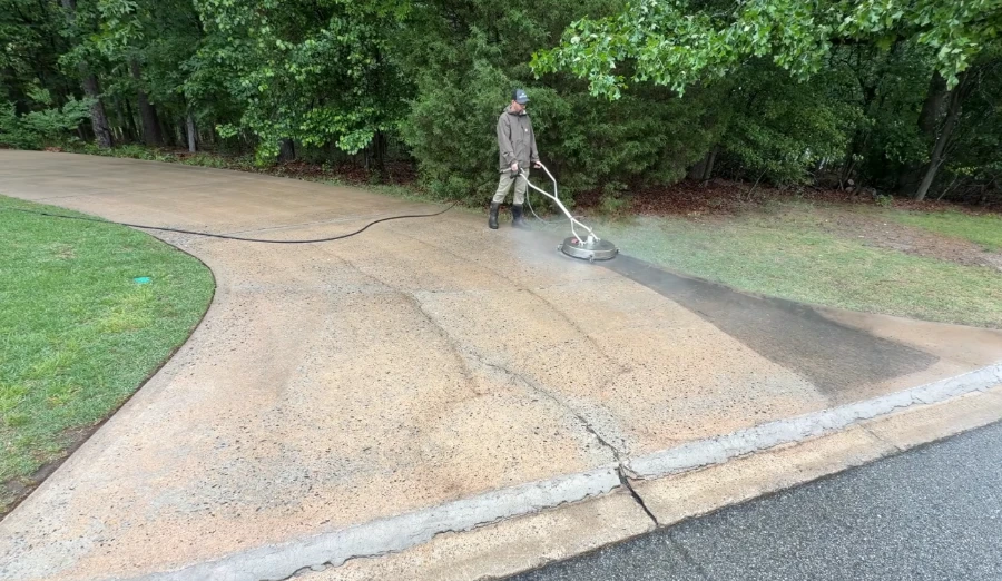 Property cleaning service near I-75 and SR 70 in West Samoset FL
